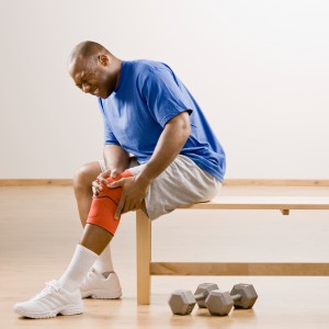 man-with-knee-brace-in-pain-300x300